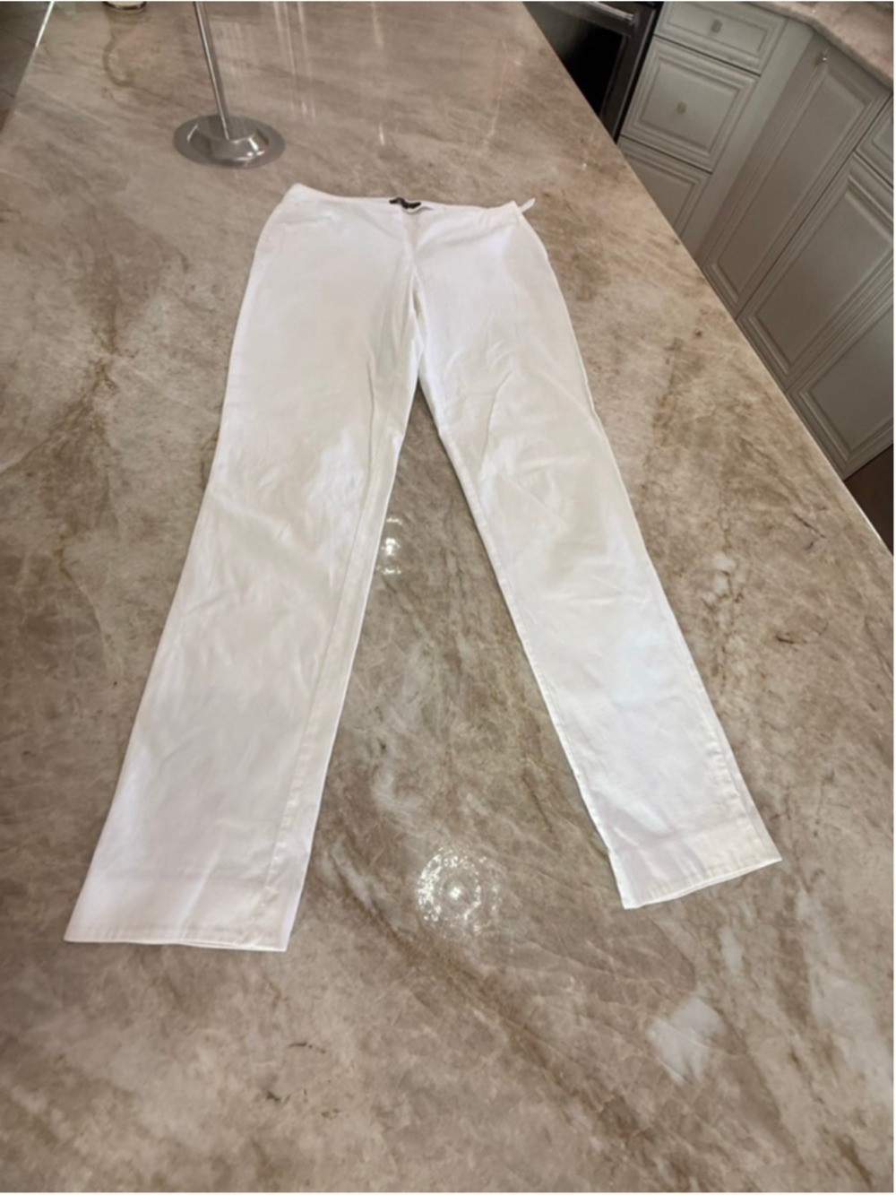Lafayette 148 New York White Straight Leg Pants Size 6, side zip and button.